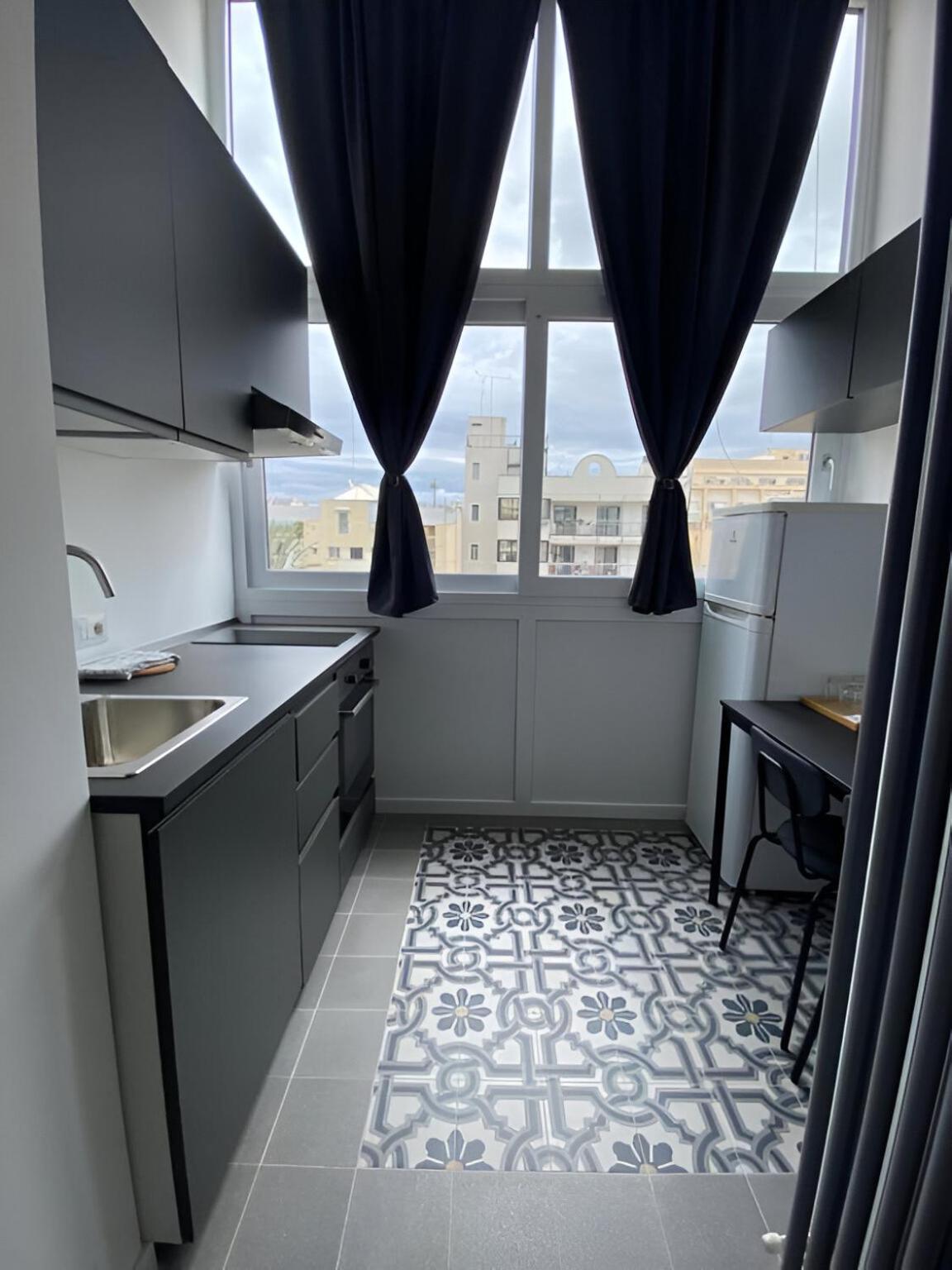 Bari Landlord 242 - Central Station Apartments Exteriör bild