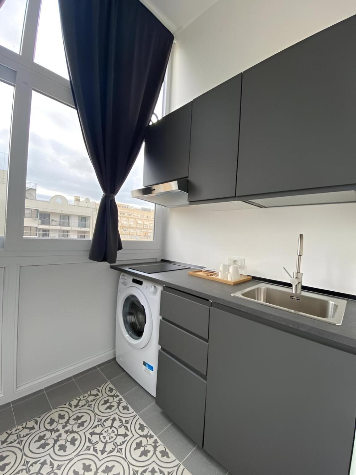 Bari Landlord 242 - Central Station Apartments Exteriör bild