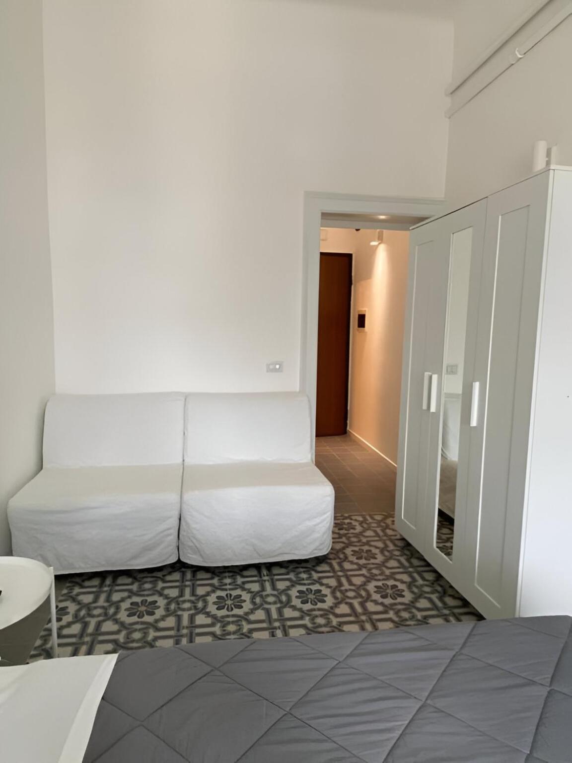Bari Landlord 242 - Central Station Apartments Exteriör bild