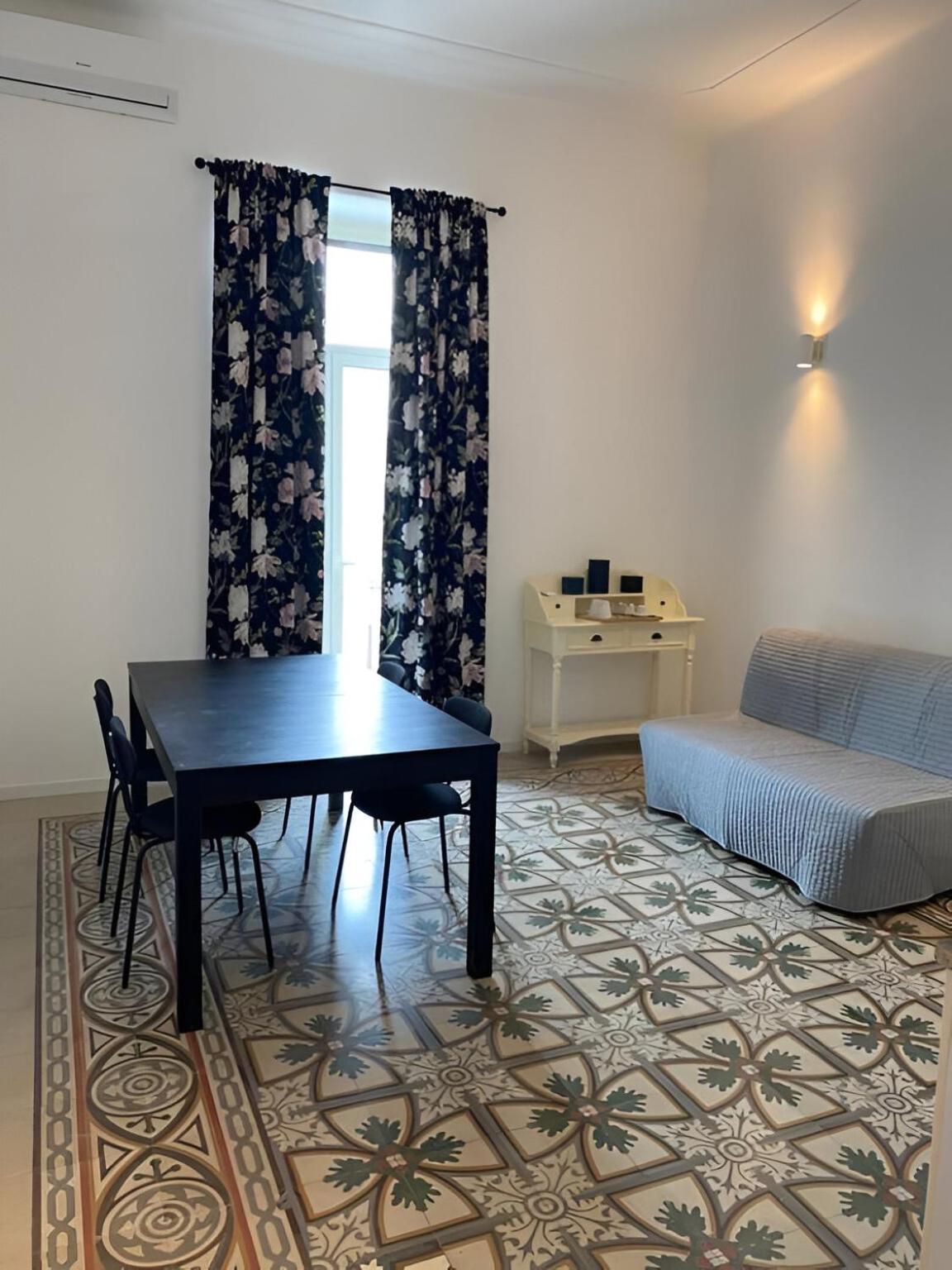 Bari Landlord 242 - Central Station Apartments Exteriör bild