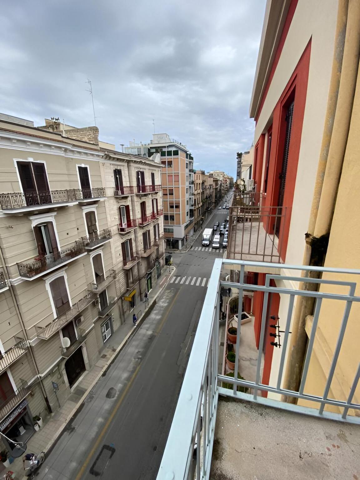 Bari Landlord 242 - Central Station Apartments Exteriör bild