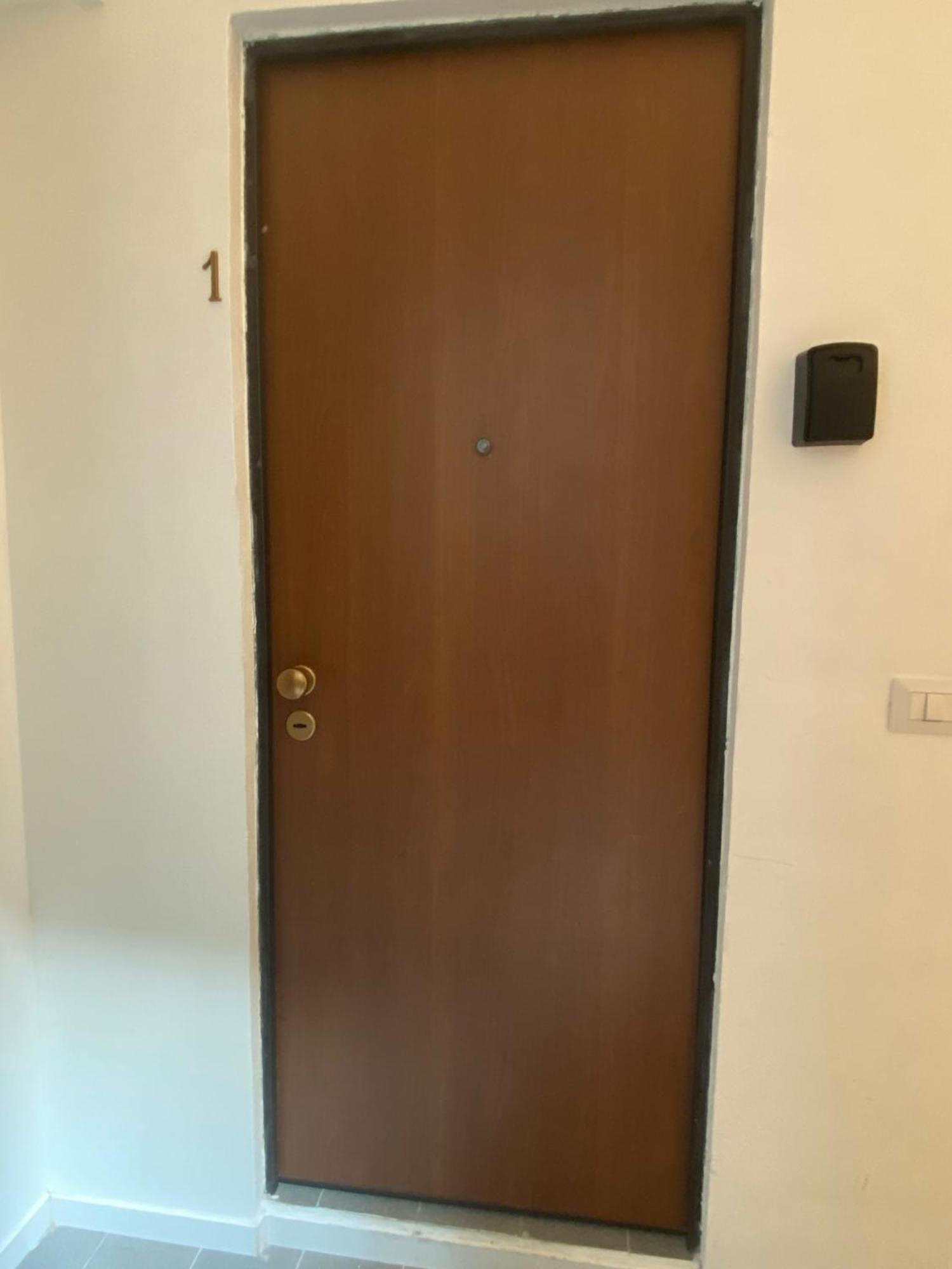 Bari Landlord 242 - Central Station Apartments Exteriör bild